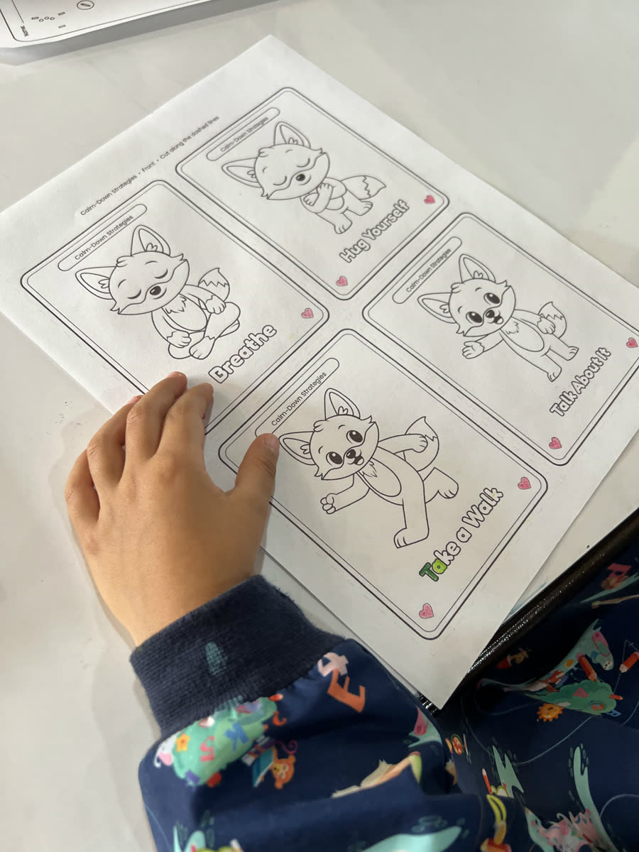 A child coloring flash cards